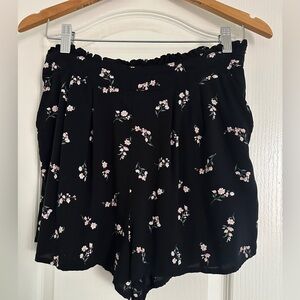 NWOT Abound by Nordstrom Black Floral Shorts Size Small